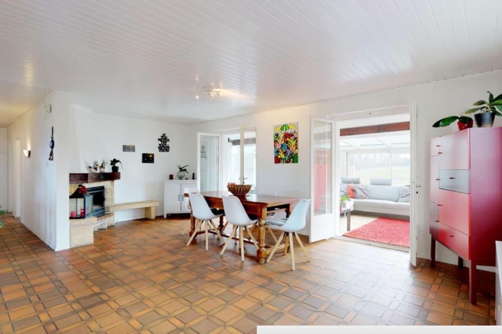 Cheerful Villa With Fireplace, Bath-Tub And Garden Noville Εξωτερικό φωτογραφία